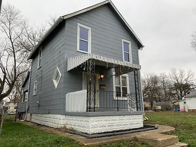 381 S Warren Ave photo 1