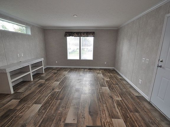 2nd image of 956 Willow St