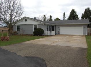 809 Roberts Rd, Sandwich, IL 60548