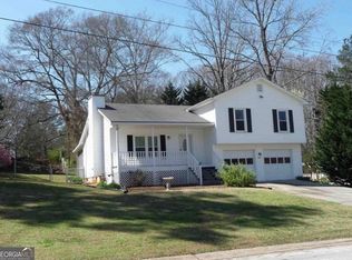 620 Hunters Cove Ln, Loganville, GA 30052