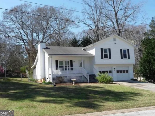 620 Hunters Cove Ln, Loganville, GA 30052