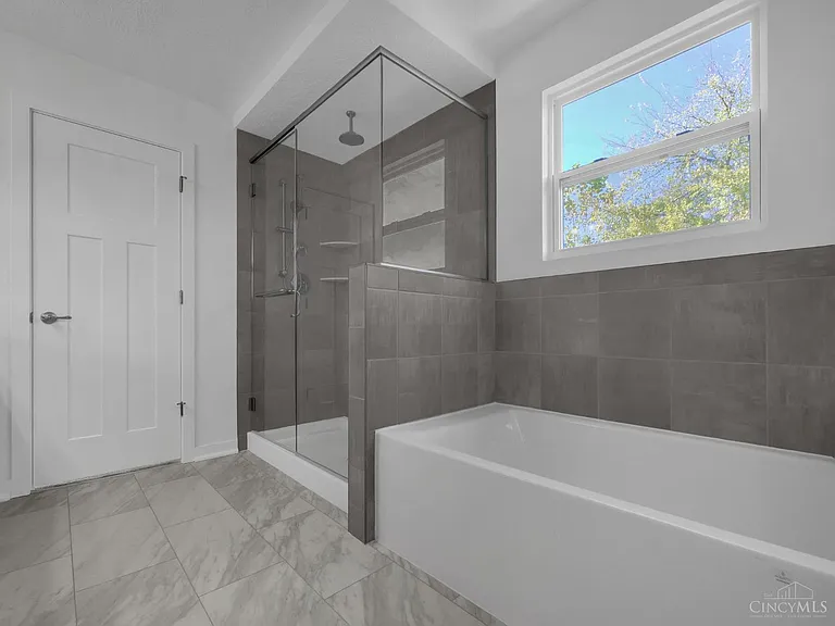 8705 Quietwood Ln — Photo 25