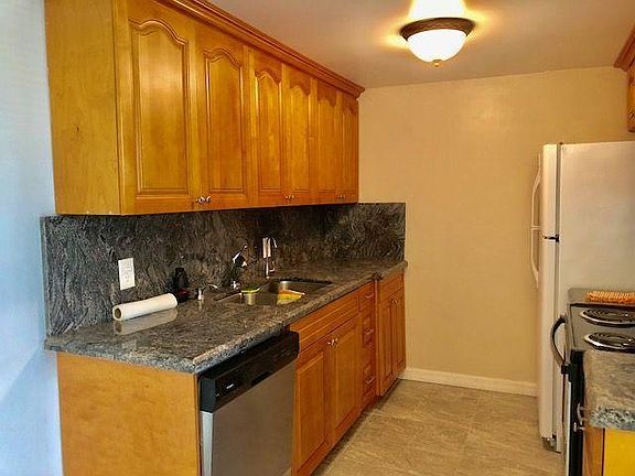 4th image of 1067 Cornwall Dr #D