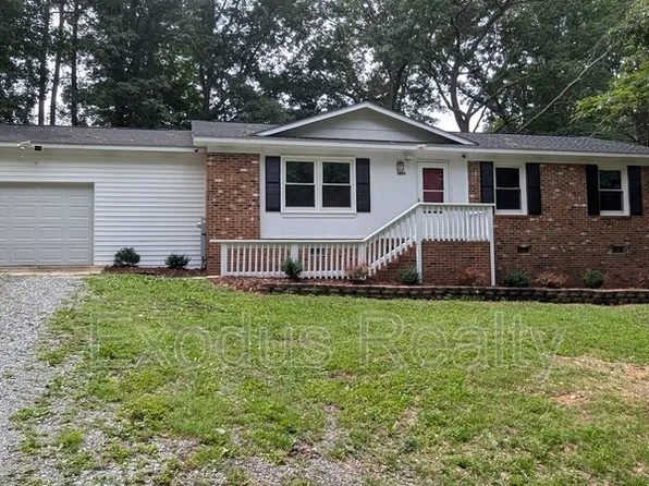 8708 Peachtree Ln, Sanford, NC 27332