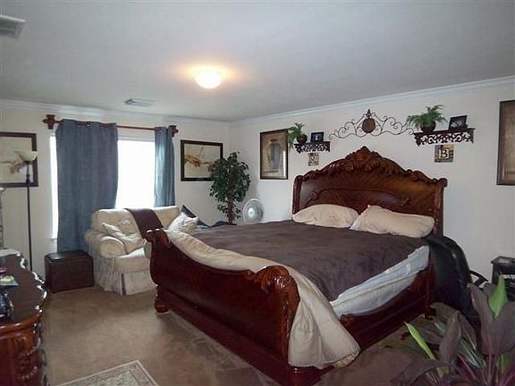 5th image of 814 Sun Lodge Dr