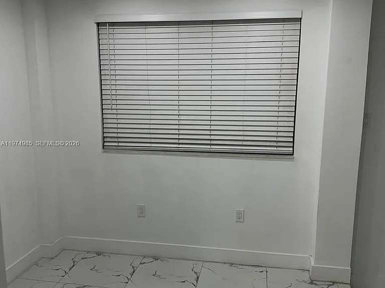 345 SW 49th Ave — Photo 9