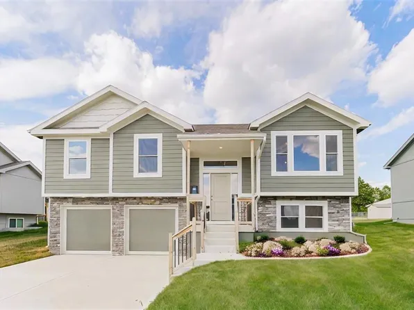 1912 Hawkview Dr, Harrisonville, MO 64701