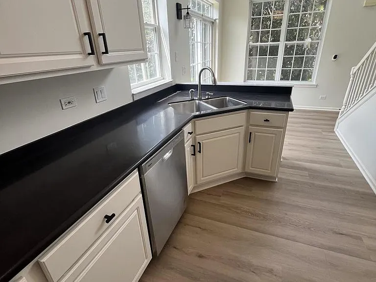 188 Brompton Ln #B — Photo 11