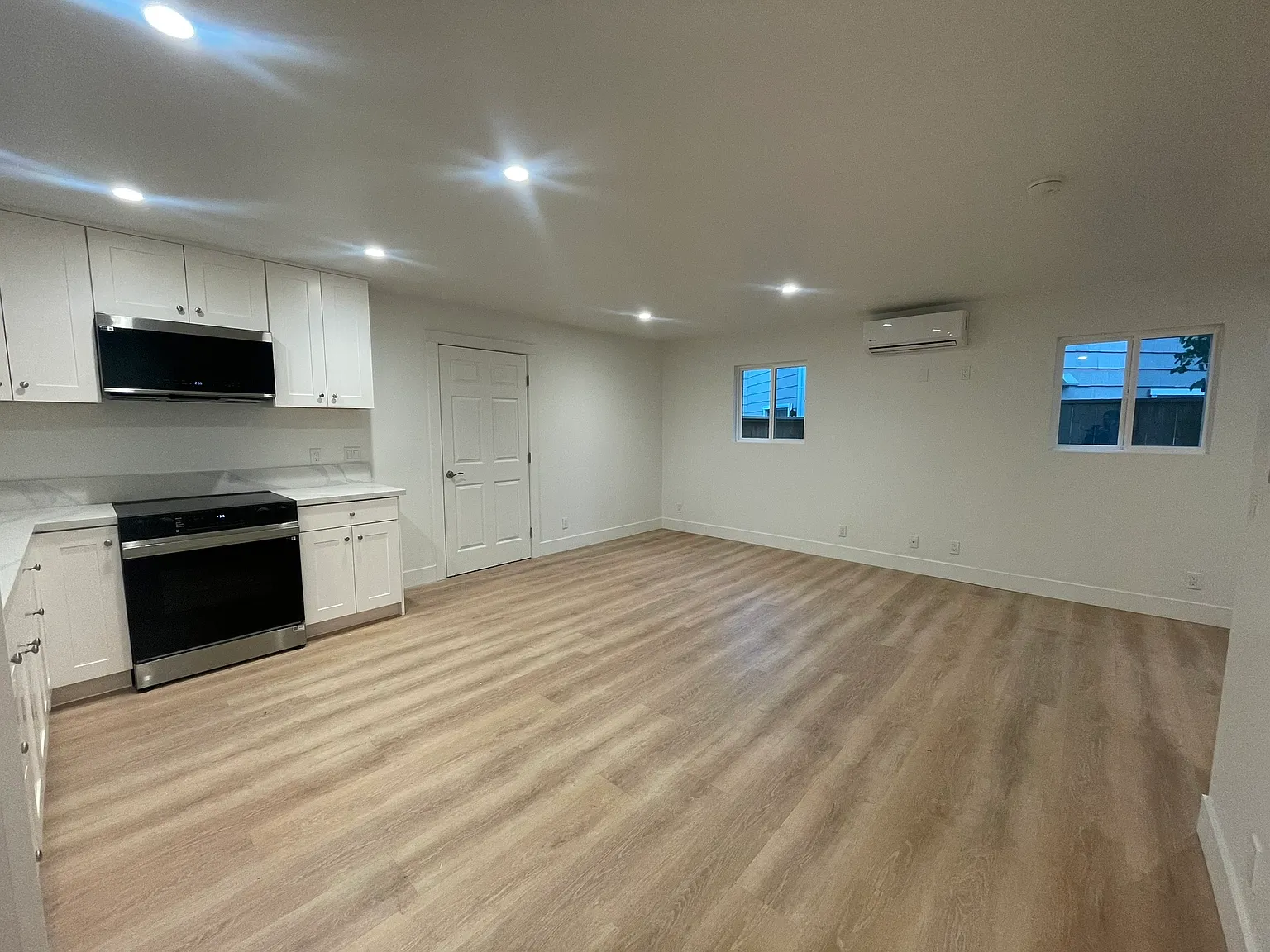 Studio, $2,600 — Photo 1