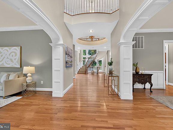 2nd image of 10507 Oakton Ridge Ct