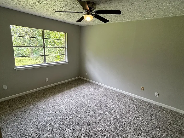 1388 Adrian Ln — Photo 14