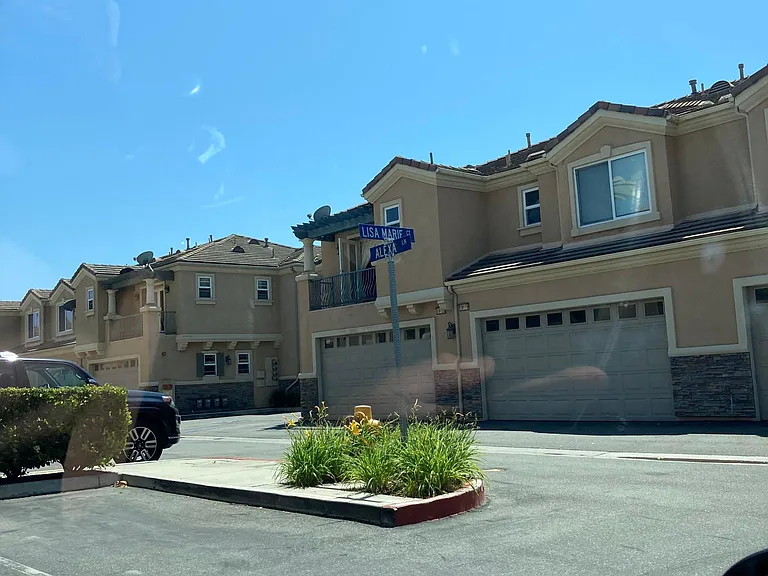 Alexa Ln — Photo 7