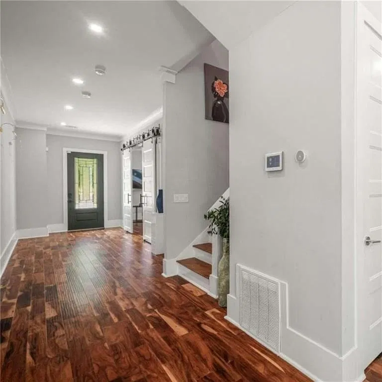 4 bed, 4.5 bath, 4262 sqft, $4,500 — Photo 4