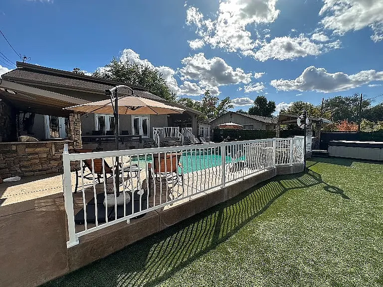 Armstrong Dr — Photo 12