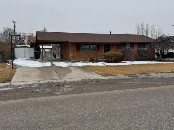 805 15th Dr, Rupert, ID 83350