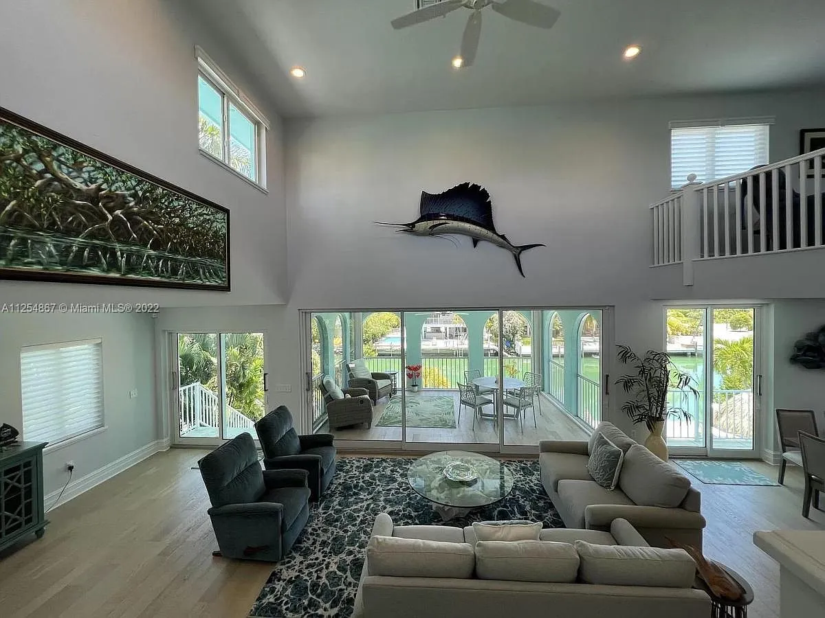 4 bed, 3.5 bath, 3458 sqft, $17,500 — Photo 3