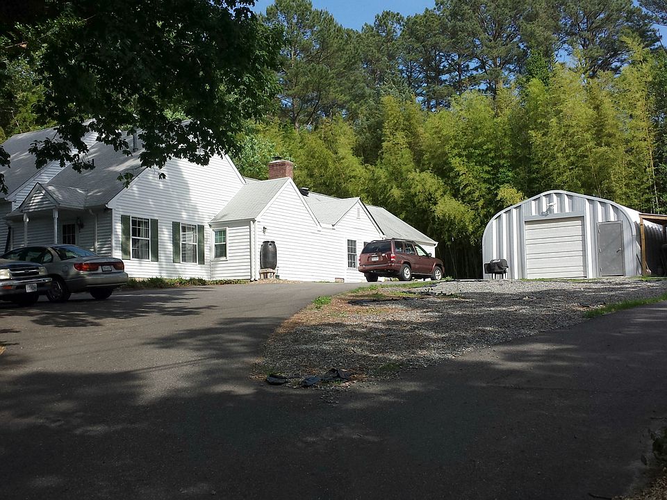 Front of House with Garage