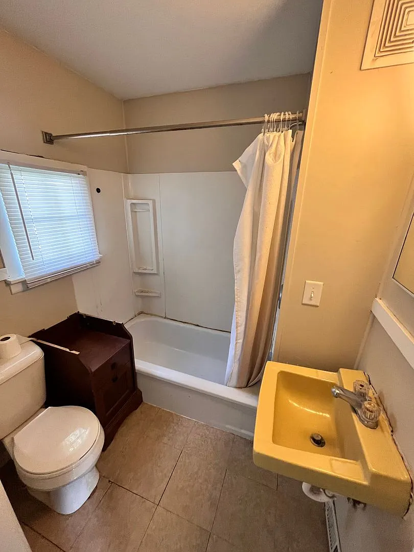 3 Bedroom 2 Bath Located Near Campus — Photo 4