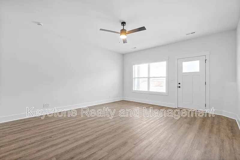 2 bed, 2.5 bath, 1353 sqft, $1,395 — Photo 3