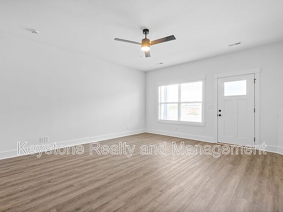 3rd image of 103 Front Ridge Cir