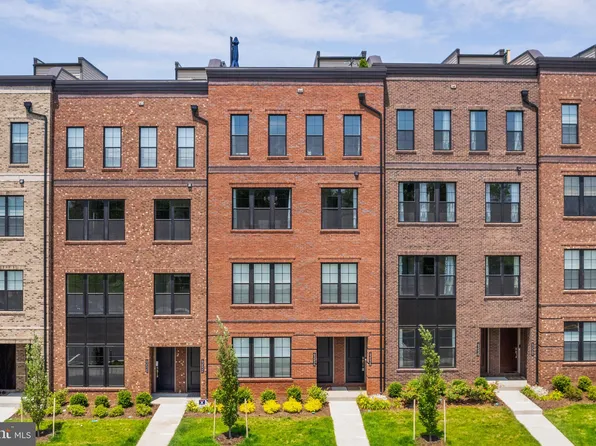 43536 Centergate Dr, Ashburn, VA 20148