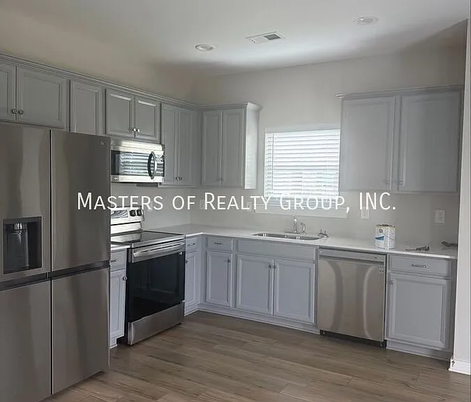 15 Sterling Rd — Photo 4