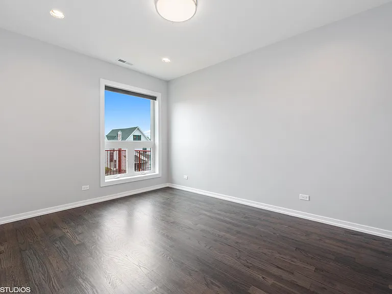 4943 S Saint Lawrence Ave #3 — Photo 9