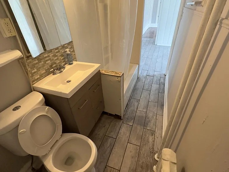602 N 8th St #1 — Photo 9