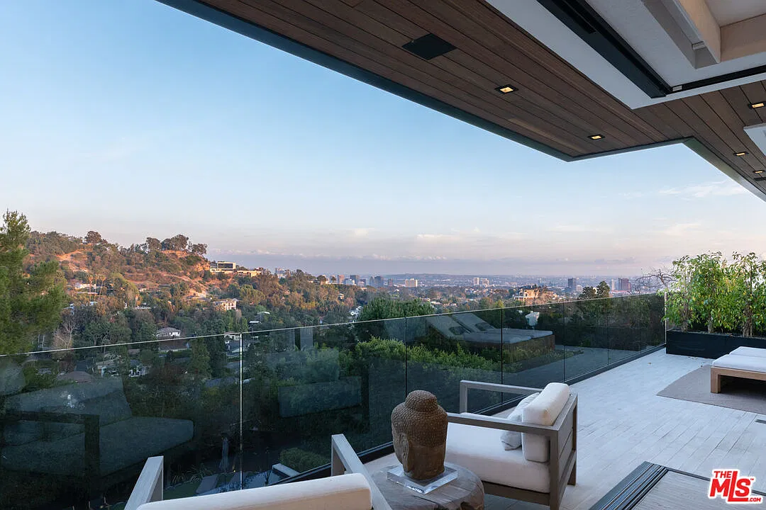 6 bed, 8.0 bath, 7890 sqft, $75,000 — Photo 4