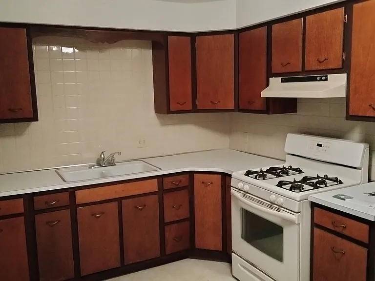 49 Green Bay Dr #1 — Photo 8