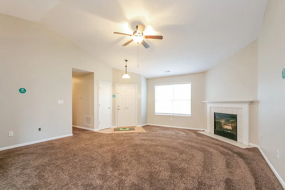 3 bed, 2.0 bath, 1218 sqft, $1,835 — Photo 3