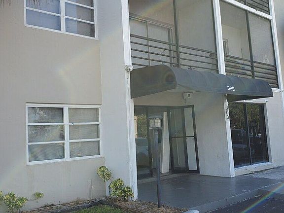 2nd image of 300 SE 11th Ave