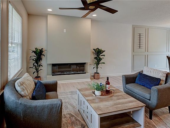 5th image of 305 NE Sharon Dr
