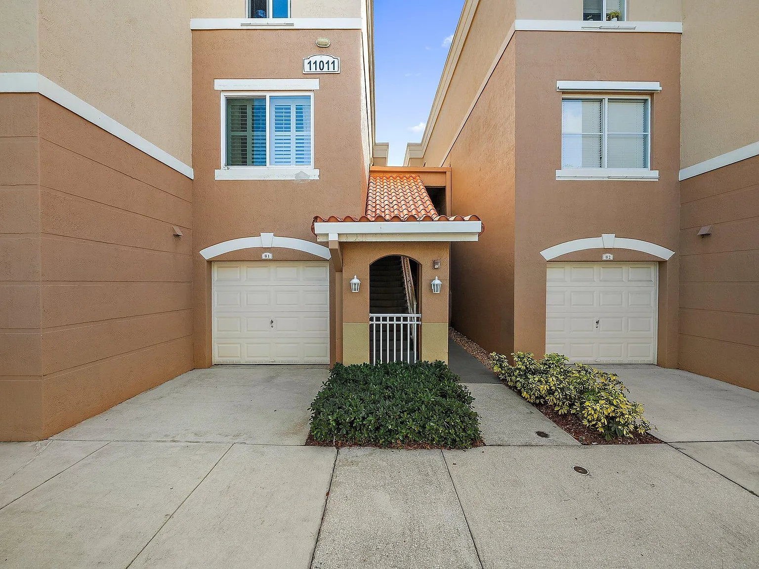 11011 — Photo 2