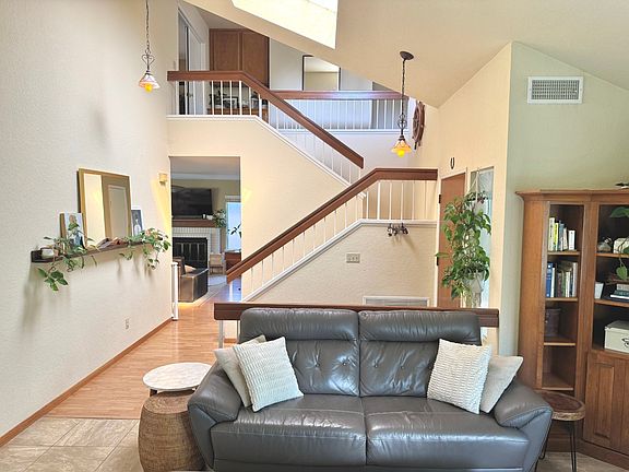 5th image of 220 Via Tavira