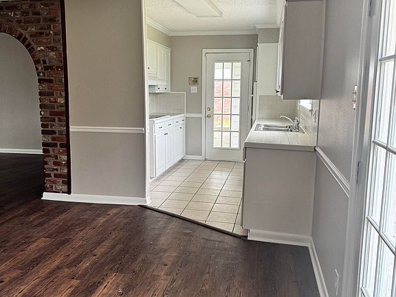 5th image of 16 Camellia Dr