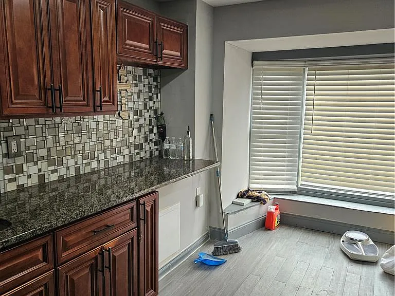 661 W Brookdale St — Photo 7
