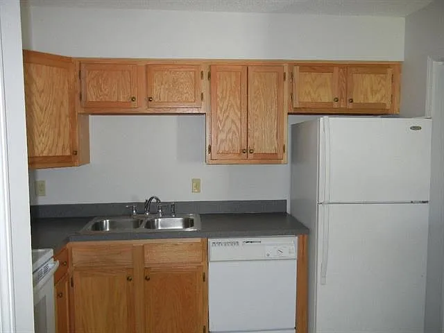 4404 Lake Vista Dr #C — Photo 2
