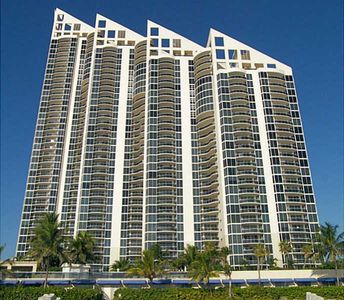 17555 Collins Ave APT 906, Sunny Isles Beach, FL, 33160