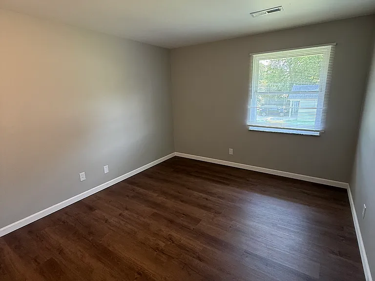 922 W Church St #8 — Photo 8