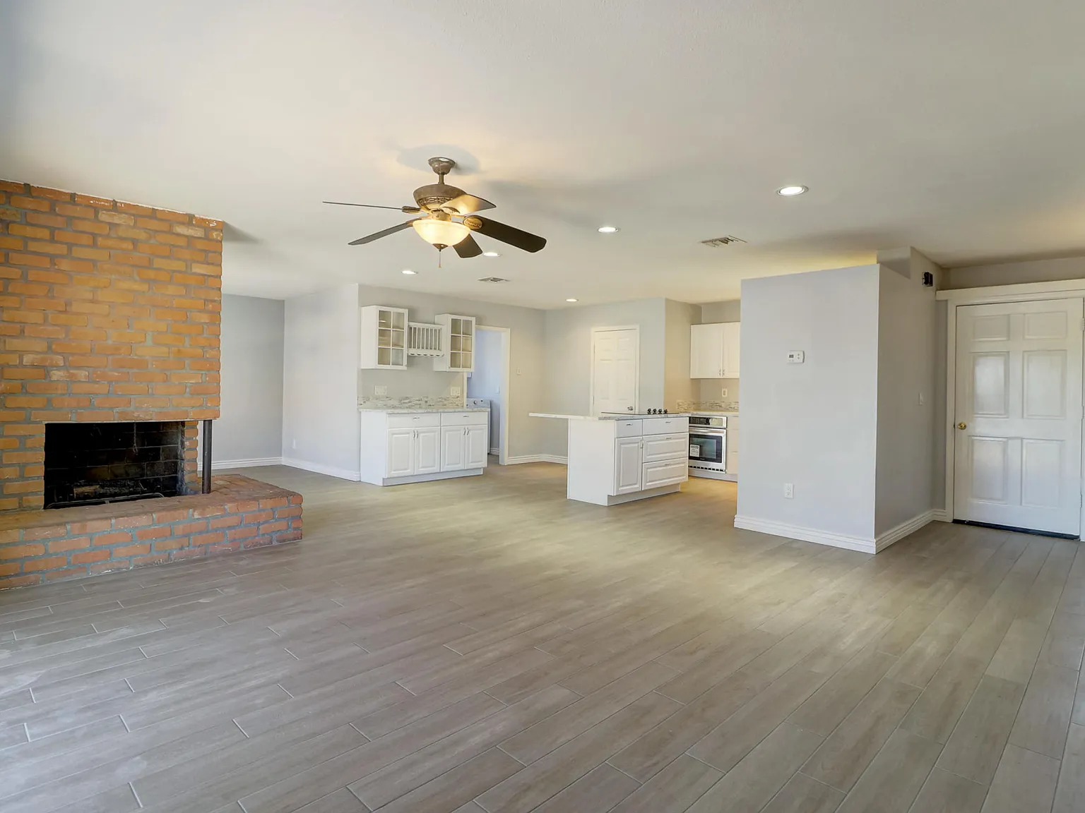 6 bed, 2375 sqft, $675 — Photo 2