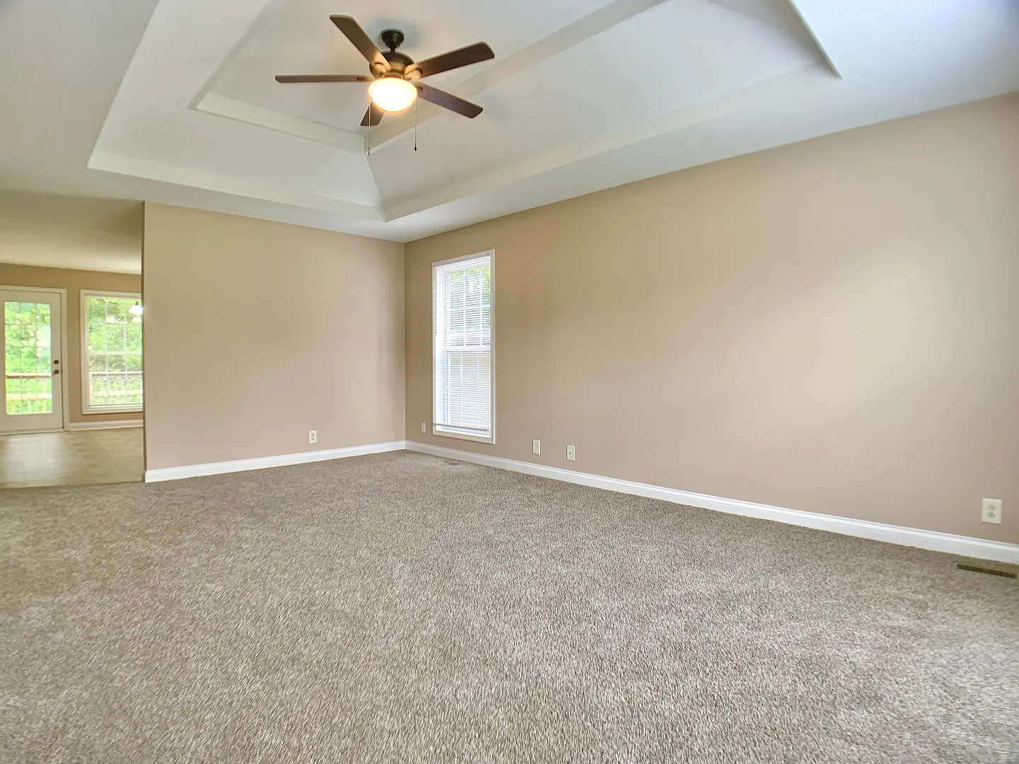 576 Joshua Dr — Photo 4