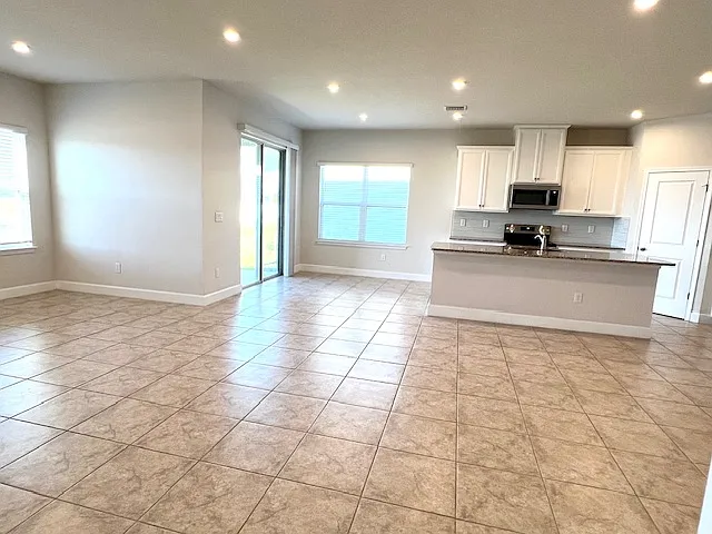 8351 Greenway Ave — Photo 5