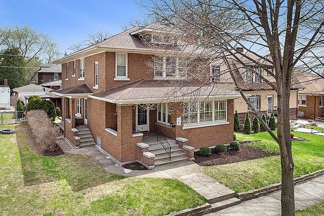 1st image of 16 Manor Ct