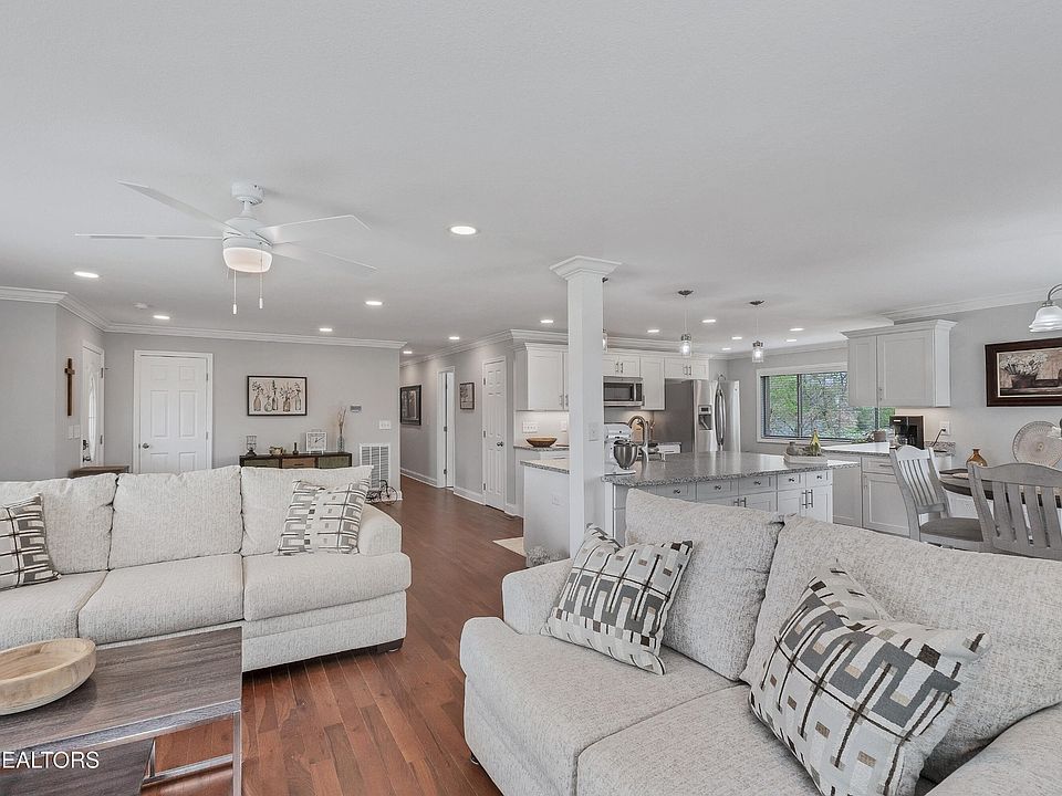 1st image of 2001 Evergreen Cir