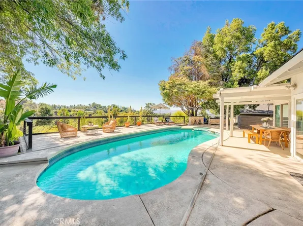 17072 Oak View Dr, Encino, CA 91436