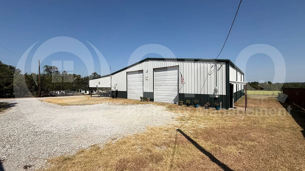 4 bed, 3.0 bath, 2320 sqft, $4,500 — Photo 3