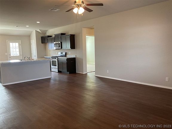 3rd image of 11425 237th Ave