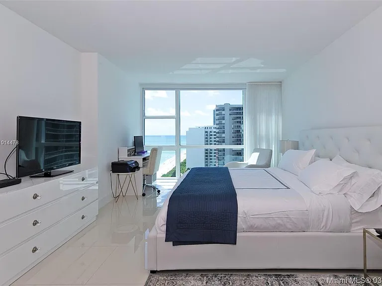 6801 Collins Ave #LPH14 — Photo 9