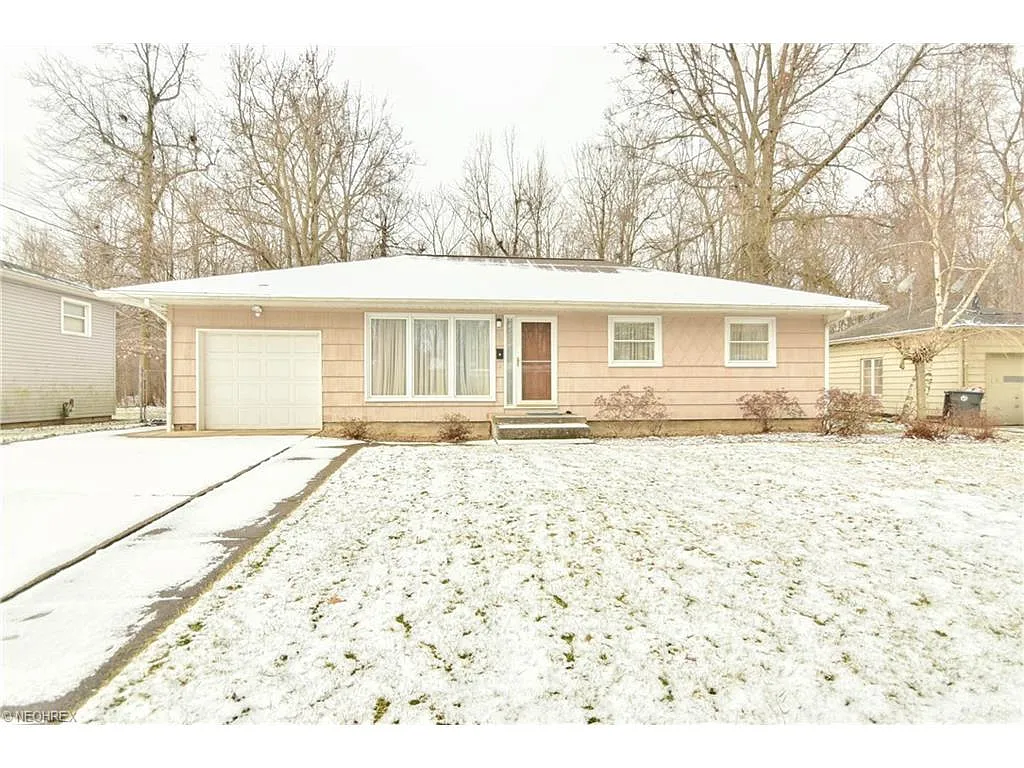 2735 Crestwood Dr NW photo 1